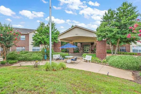 Morada-Lake-Arlington-Independent-Living-Real-Estate-Photography-Dallas-1